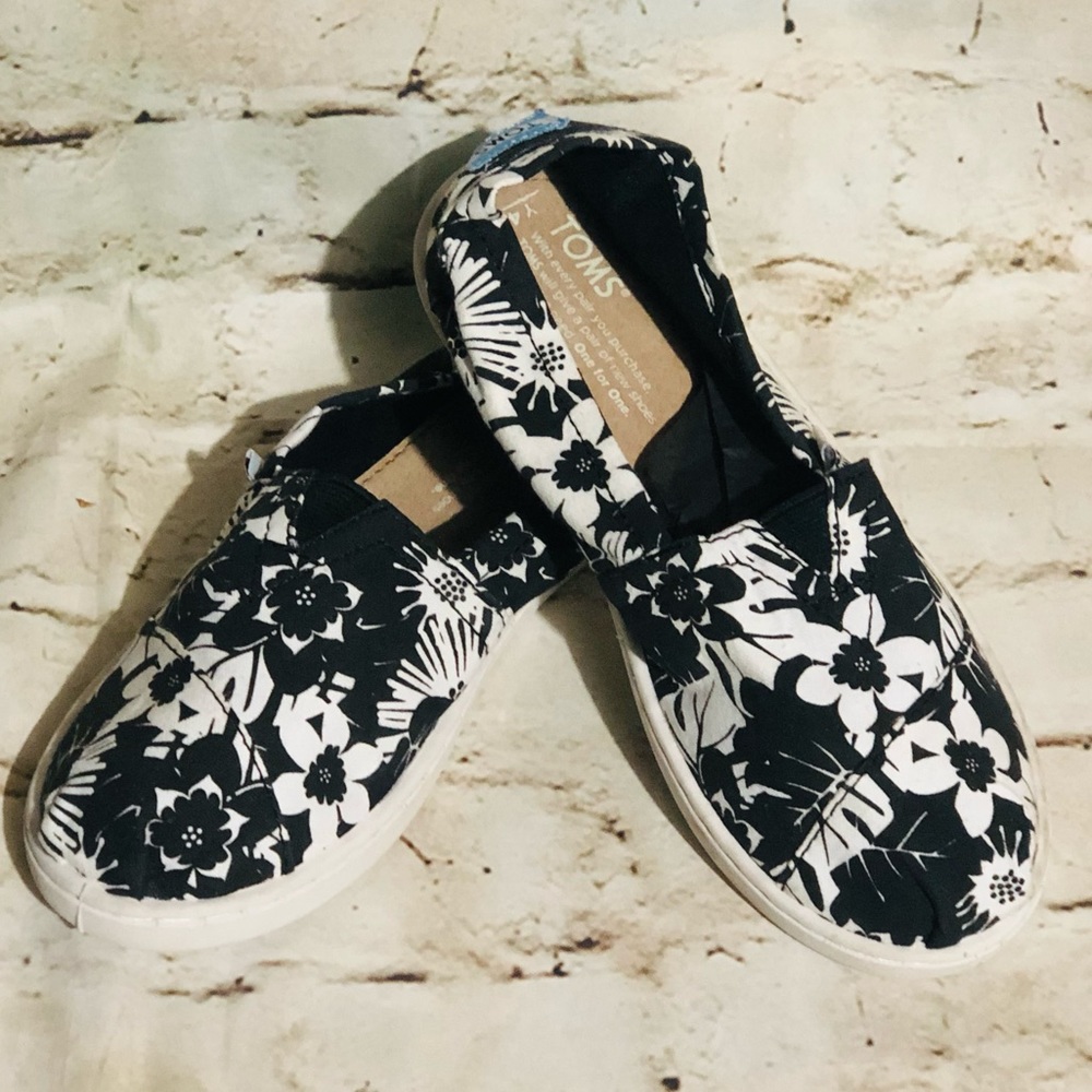 New Youth Toms